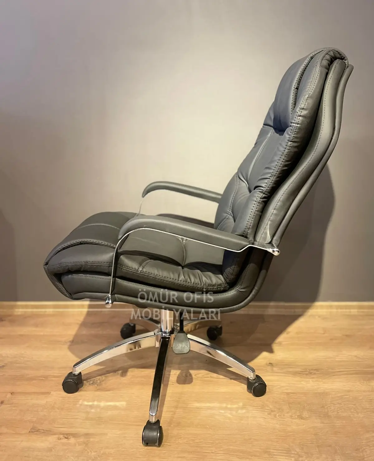 Demba Makam Koltuğu