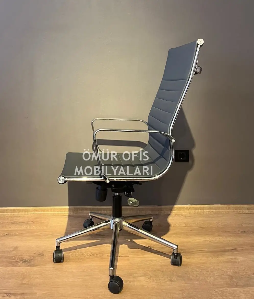 Nesta Krom Makam Koltuğu