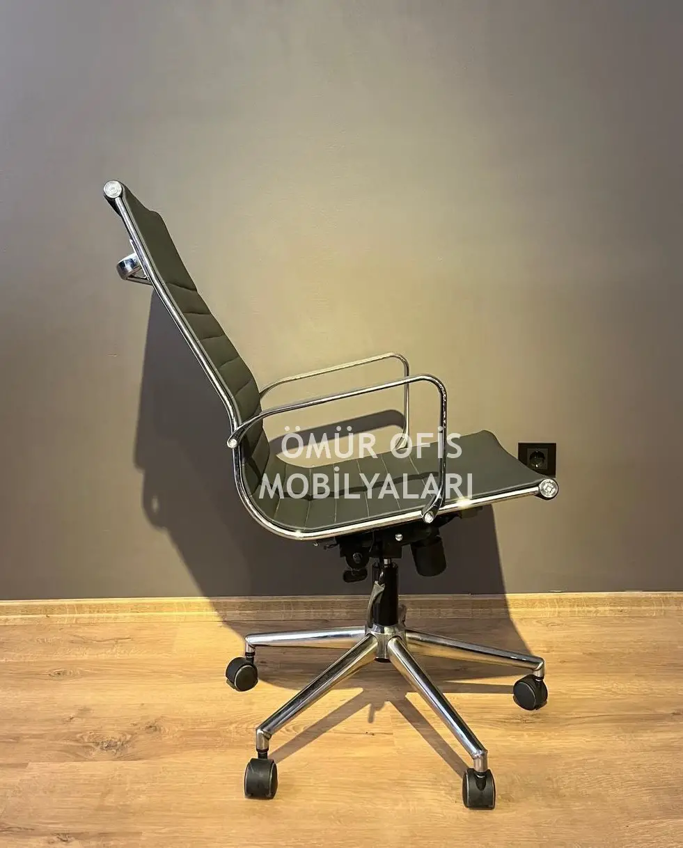 Nesta Krom Makam Koltuğu