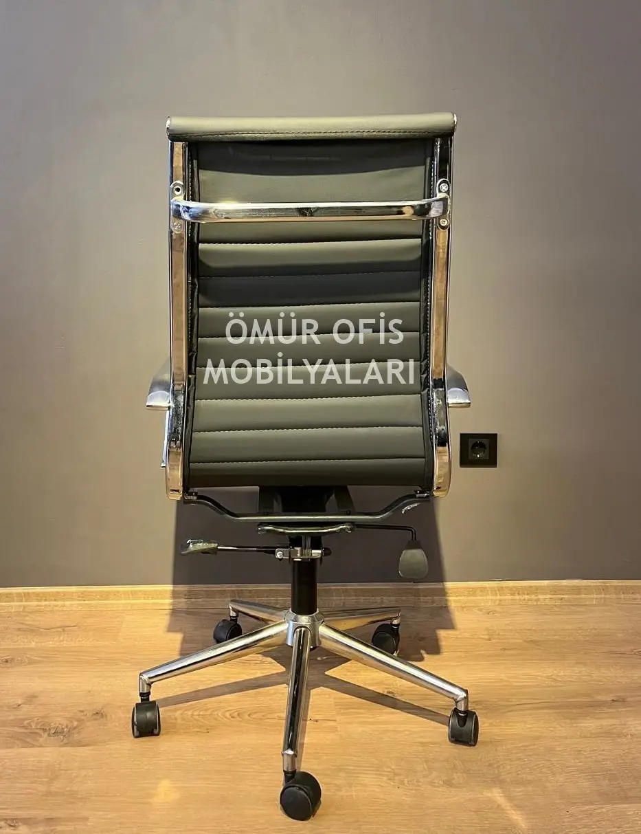 Nesta Krom Makam Koltuğu