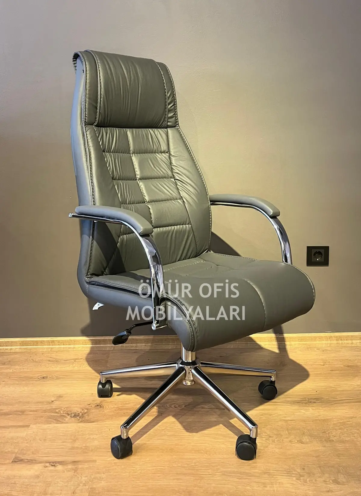 Demir Makam Koltuğu