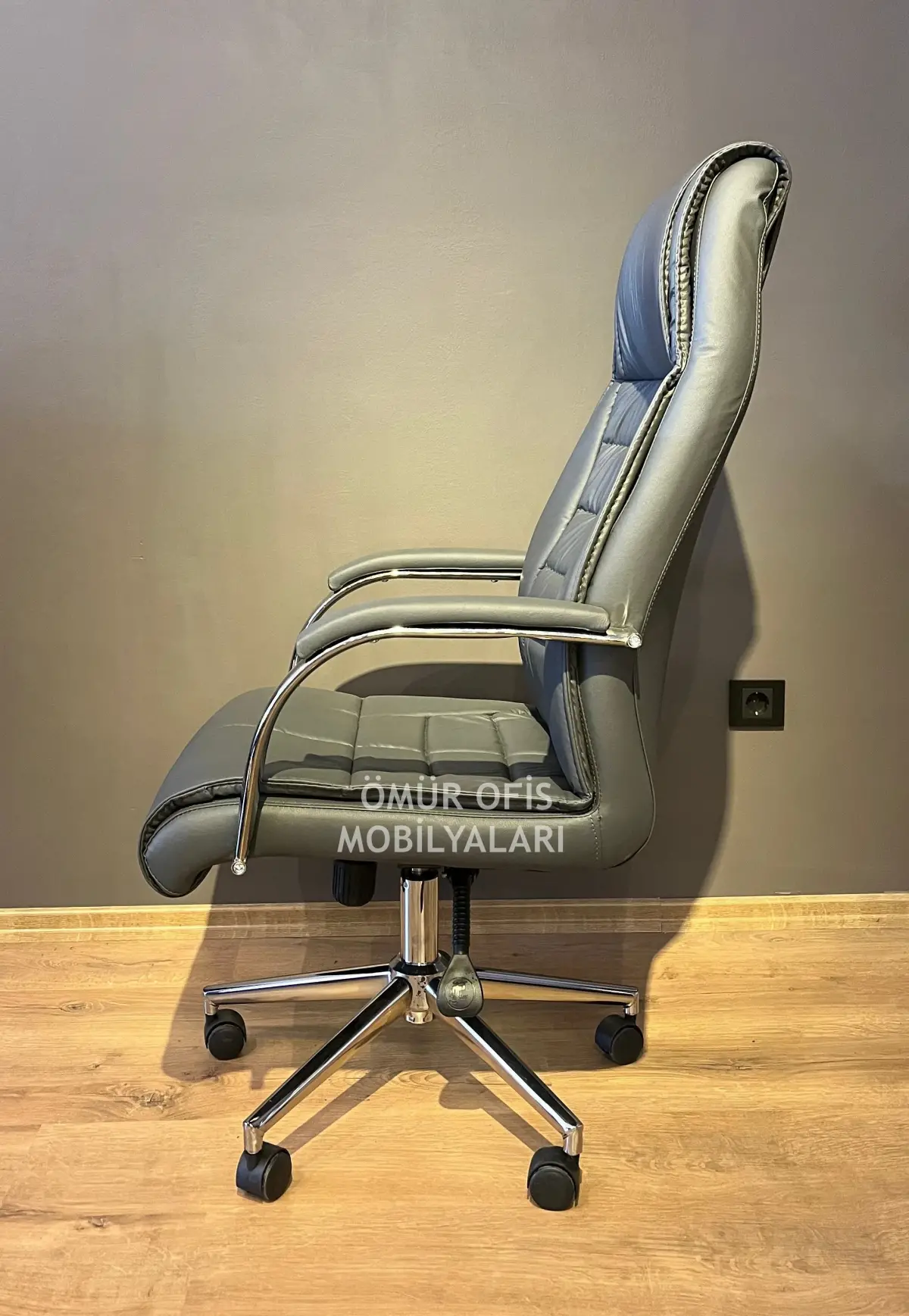 Demir Makam Koltuğu