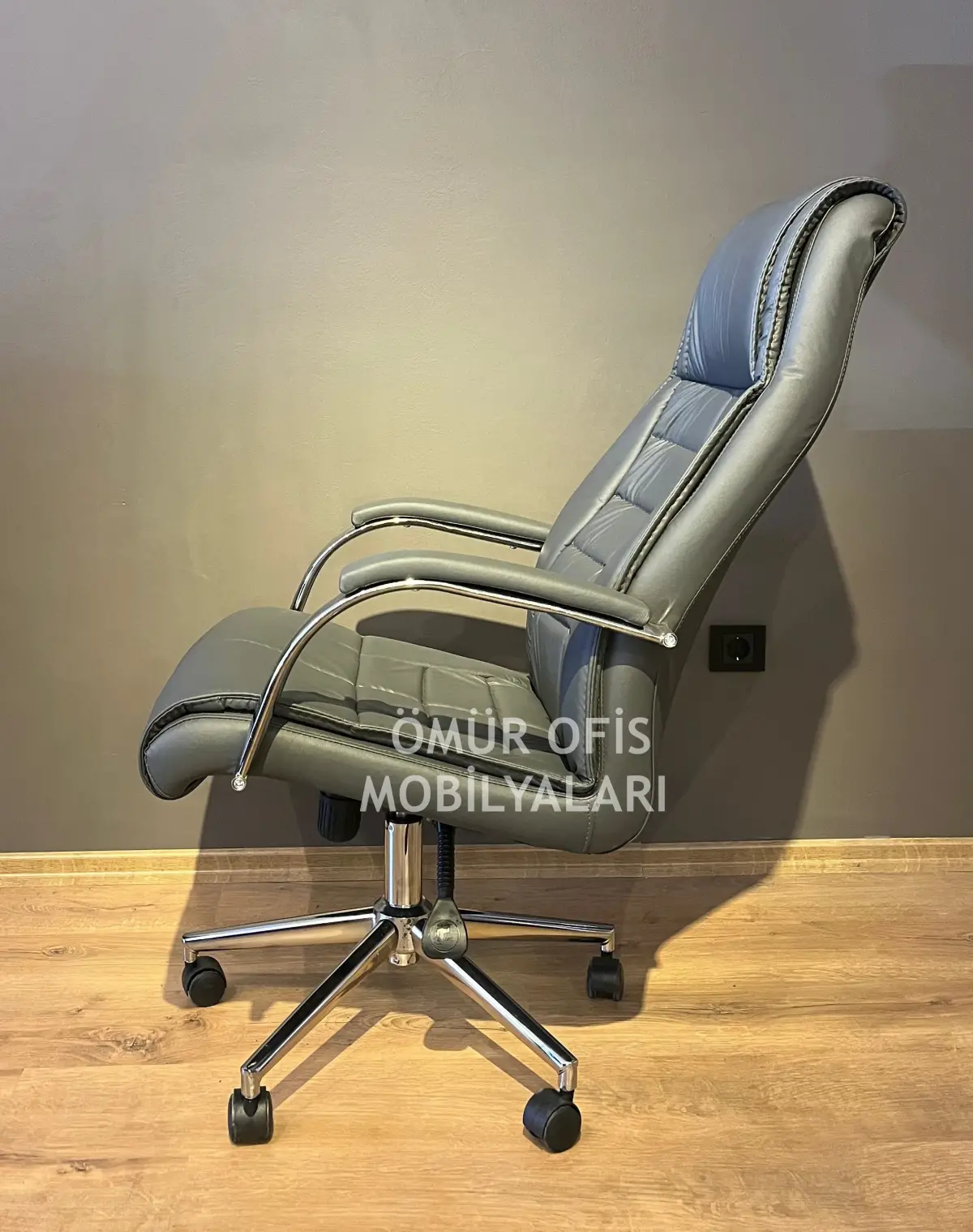 Demir Makam Koltuğu