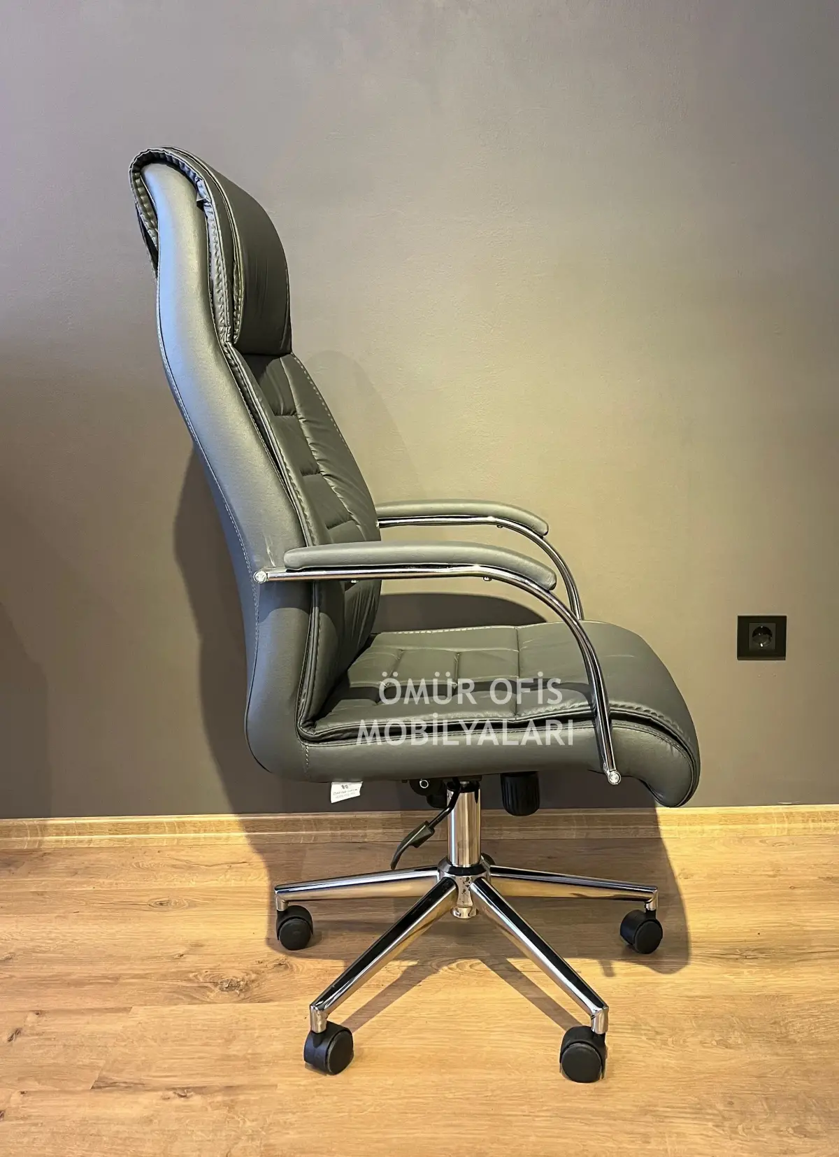 Demir Makam Koltuğu