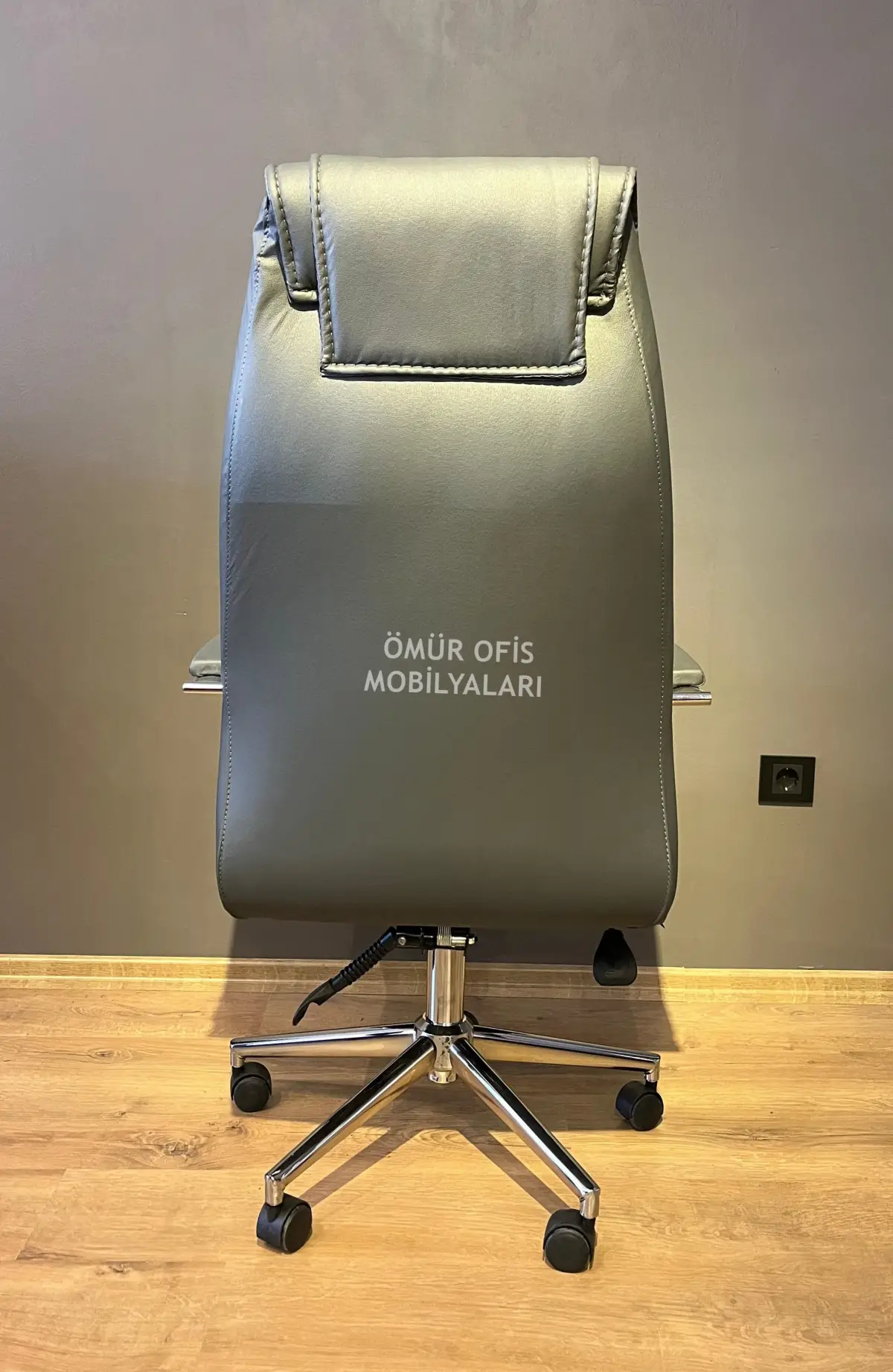 Demir Makam Koltuğu